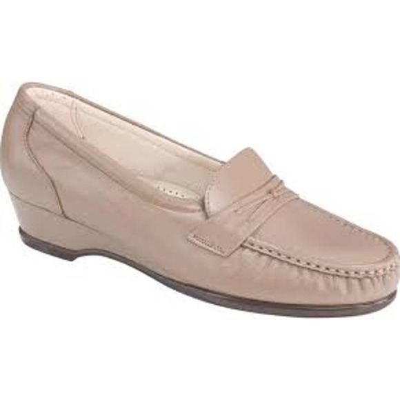 SAS Easier Leather Comfort Slip On Wedge Loafer Womens SZ 8.5 NARROW - Picture 1 of 13